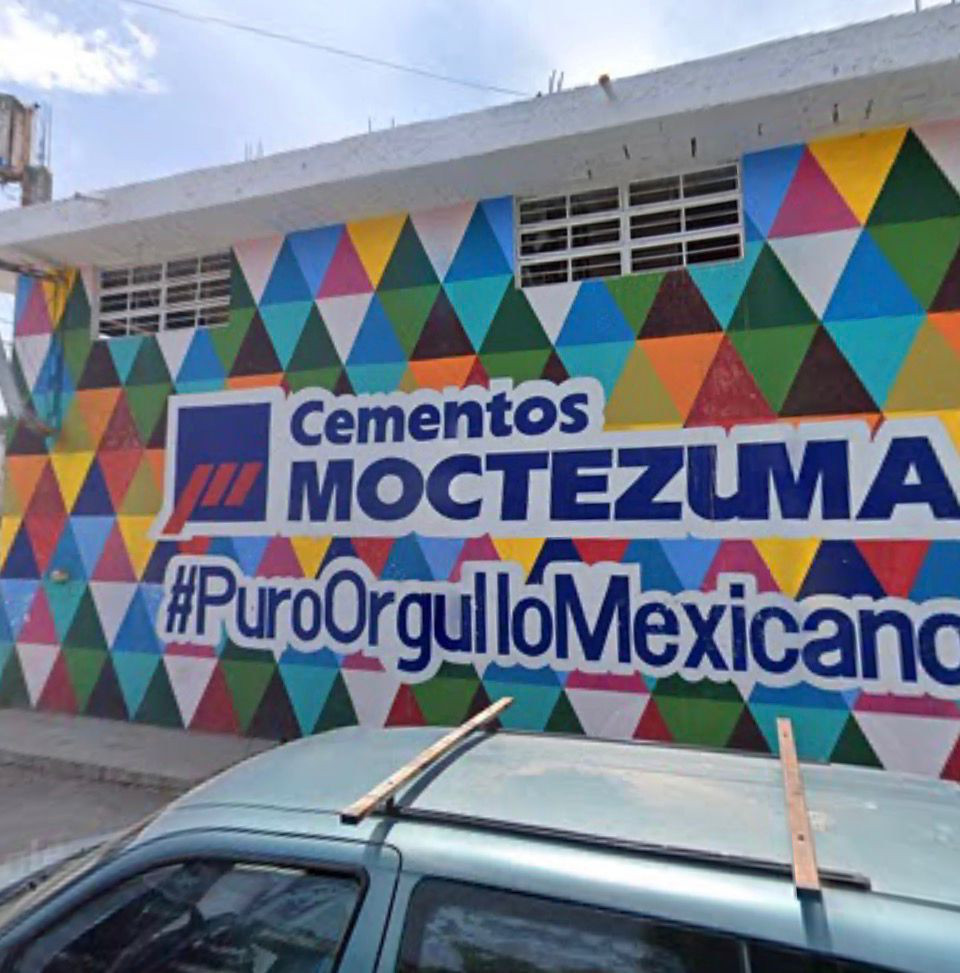 Local de Materiales Benítez con la marca de Cementos Moctezuma